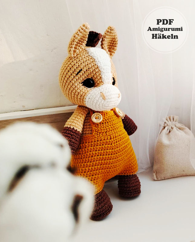 Pferd in Latzhose Häkeln Anleitung Schritt für Schritt (2)