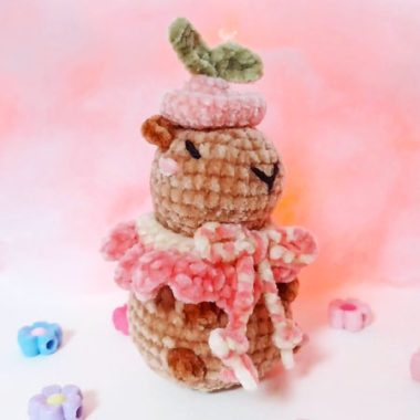 Wasserschwein mit Spross Hut Amigurumi PDF Anleitung (1)