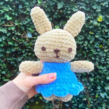 Kuscheltier-Häschen mit Kleid Amigurumi PDF anleitung (1)