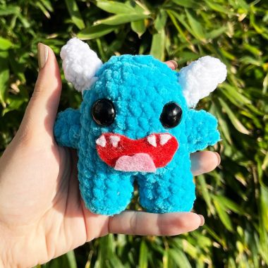 Plüsch-Amigurumi Monster in Blau 2-Stunden-Projekt (3)