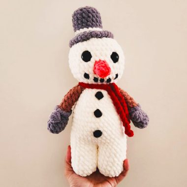Schneemann mit Hut und Schal Häkeln Anleitung Kostenlos (1)