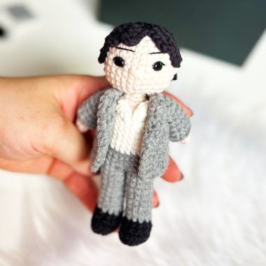 Taehyung-Puppe im Anzug Amigurumi Anleitung (1)