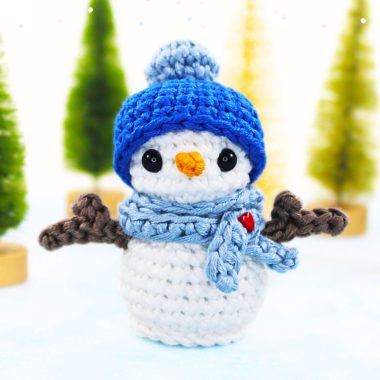 Häkelanleitung Schneemann mit Blauem Hut (1)