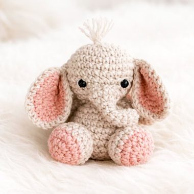 Kleiner Elefant mit rosa Ohren häkeln (1)