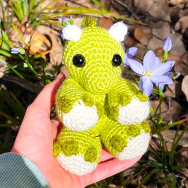 Sitzender Dinosaurier Häkeln Anleitung für Anfänger (1)