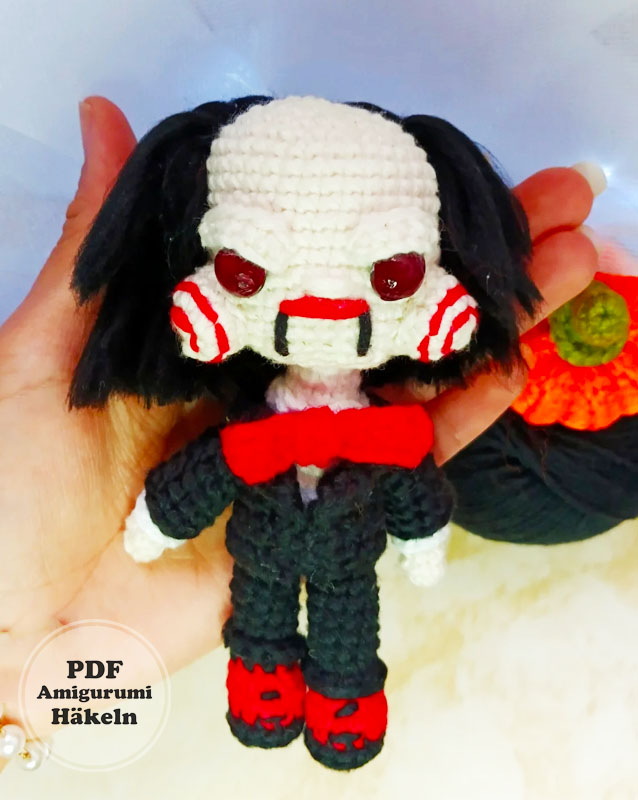 Saw Puppe Billy für Halloween Häkeln PDF Anleitung (1)