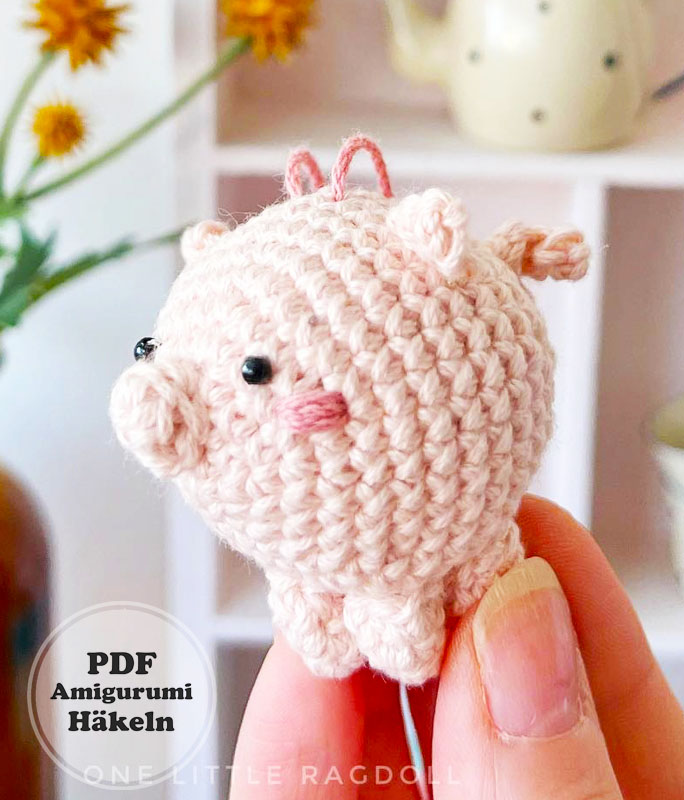 Schlüsselanhänger Schwein Molly PDF Amigurumi Anleitung (2)