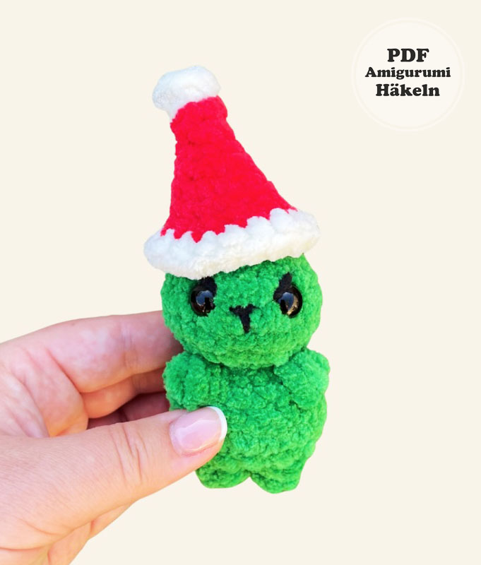 Grüner Miesepeter mit Weihnachtsmütze Häkeln für Anfänger (2)