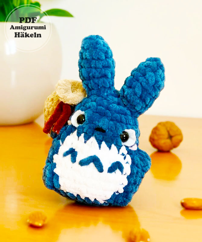 Blauer Totoro mit Tasche Häkelanleitung (3)