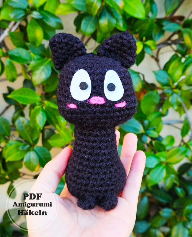 Realistische schwarze Mini-Katze Häkelanleitung (2)