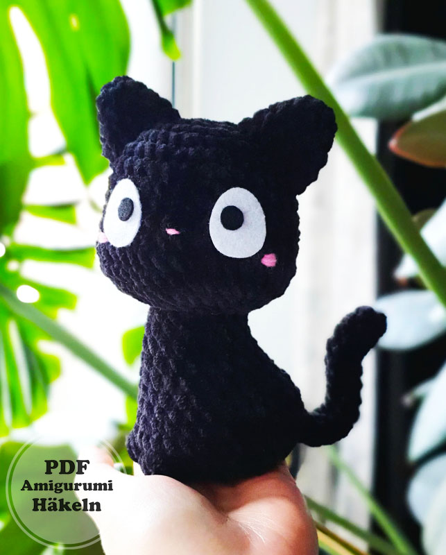 Realistische schwarze Mini-Katze Häkelanleitung (3)